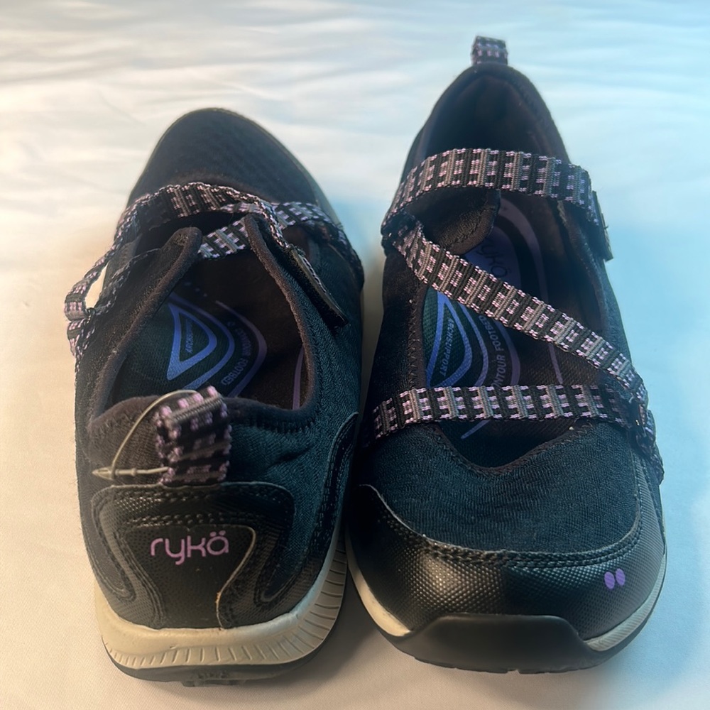 RYKA Women’s the Kailee line size 12, wide black w/ purple & black Velcro strap